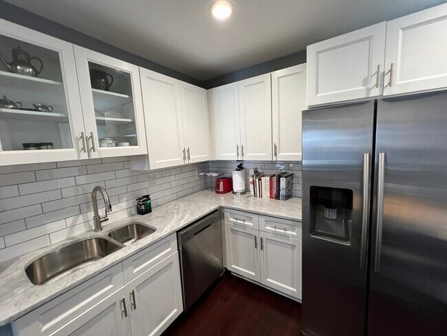 Building Photo - 344 Centre St