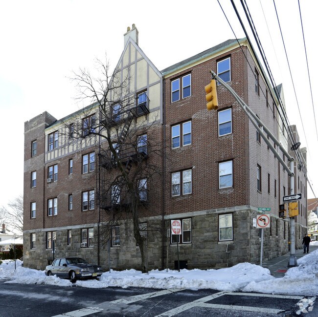 Primary Photo - Hudson Crest