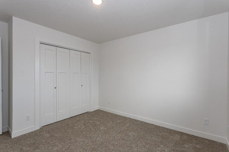 Building Photo - 220 Nw Waverly Dr