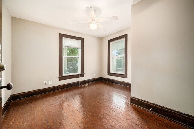 Br 3 - 144 E Tompkins St