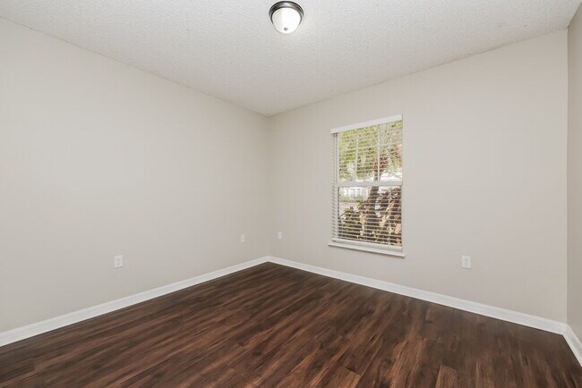 Building Photo - 10303 Frog Pond Dr