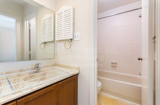 Building Photo - 2514 S Arlington Mill Dr