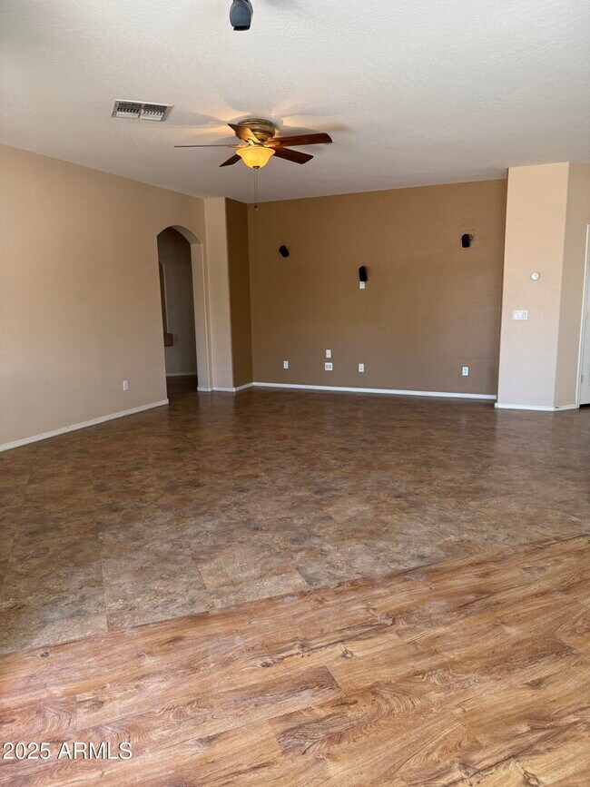 Building Photo - 11318 W Monte Vista Rd