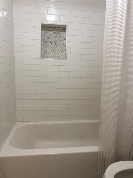 Building Photo - 6884 N Kendall Dr