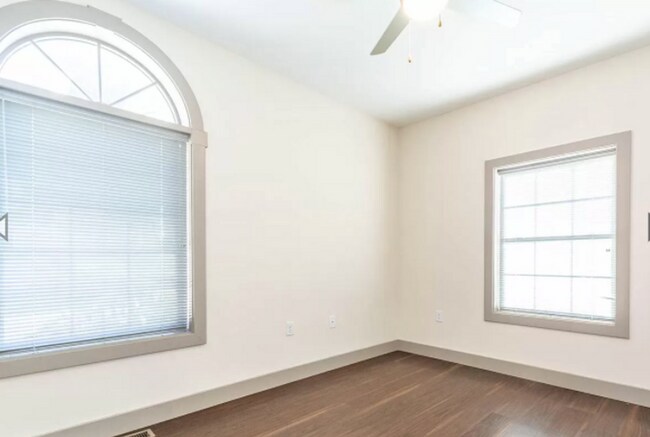 Building Photo - 631 N College Ave