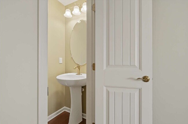 Building Photo - 3-Bed Townhome in Brier Creek
