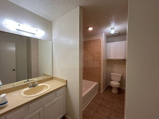 Building Photo - 3806 London Ln