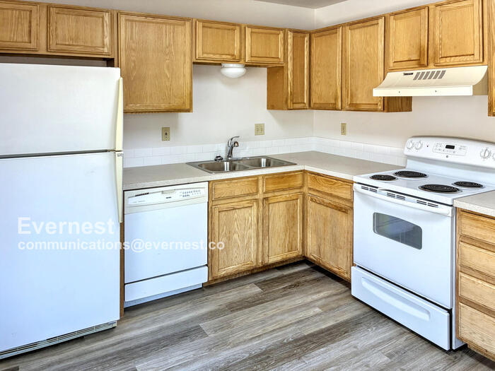 Building Photo - 836 Vanderbilt Ct