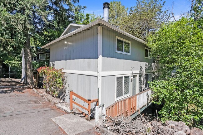 Building Photo - 5011 SW Beaverton Hillsdale Hwy