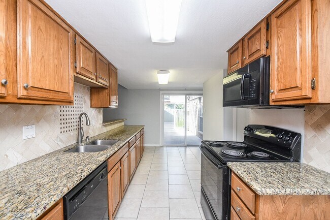 Building Photo - 2430 Long Reach Dr
