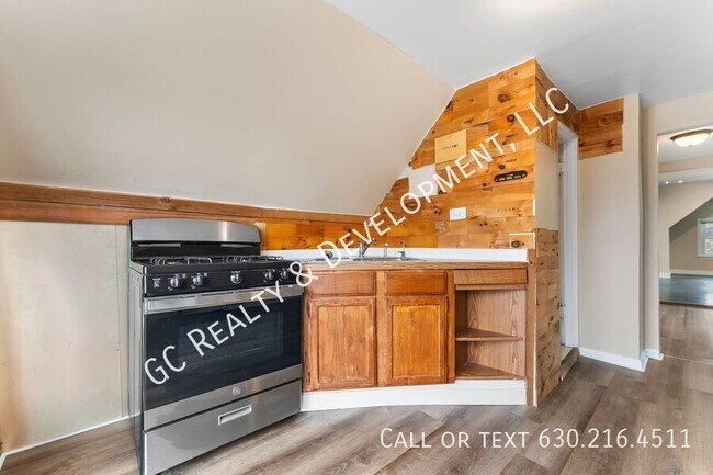 Building Photo - 1726 N Sawyer Ave