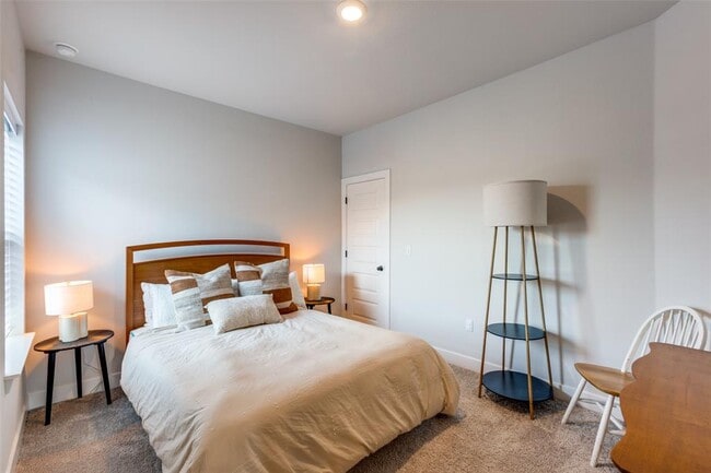 Building Photo - 5808 Rangeland Rd