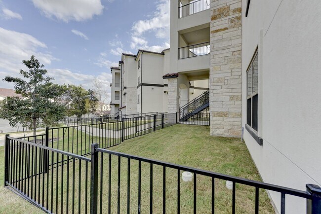 Building Photo - 12001 Heatherly Dr