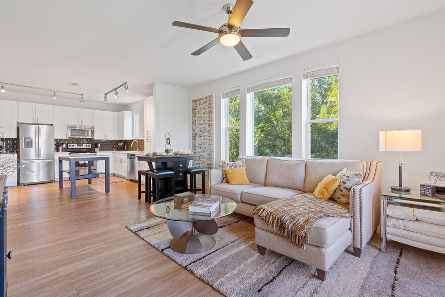 Building Photo - 1900 Barton Springs Rd