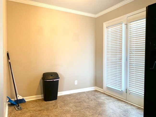 Building Photo - 337 Sam Houston Cir