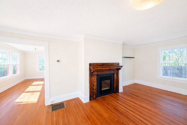 Building Photo - Downtown Asheville Rental w/ Detached Studio Apartment