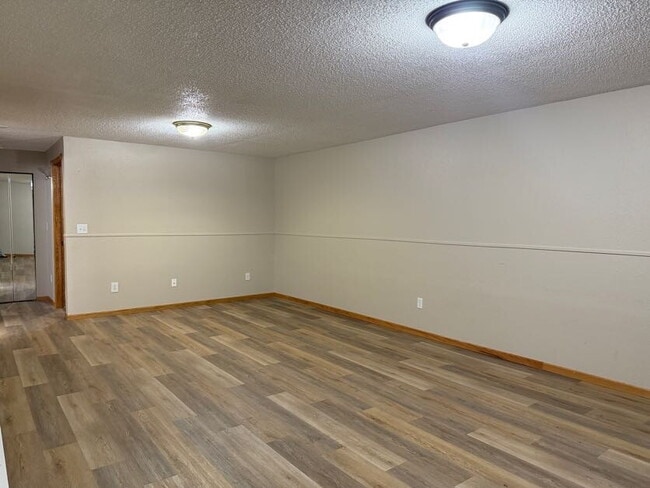 Building Photo - 2736-33 1/2 33 1/2 Ave S