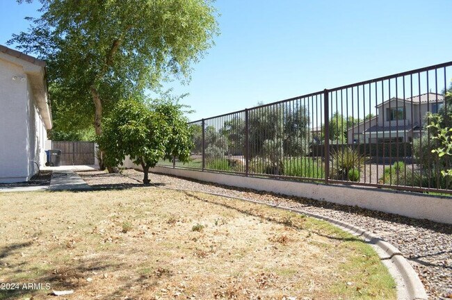 Building Photo - 4132 E Carriage Ct