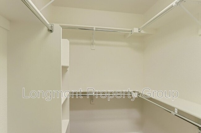 Building Photo - 907 Snowberry St