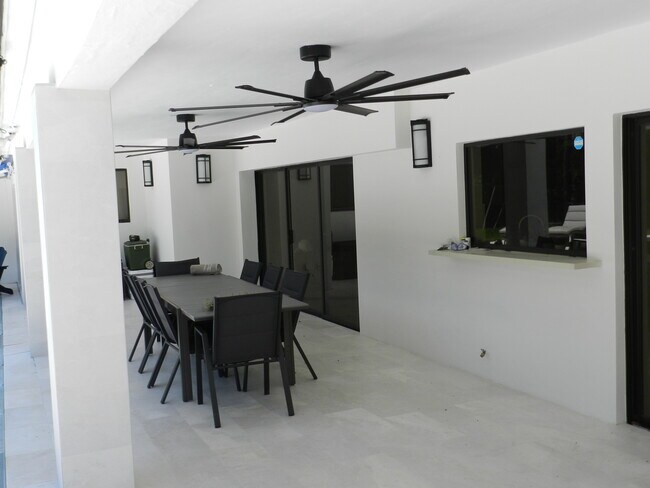 Building Photo - 9501 SW 69th Ct