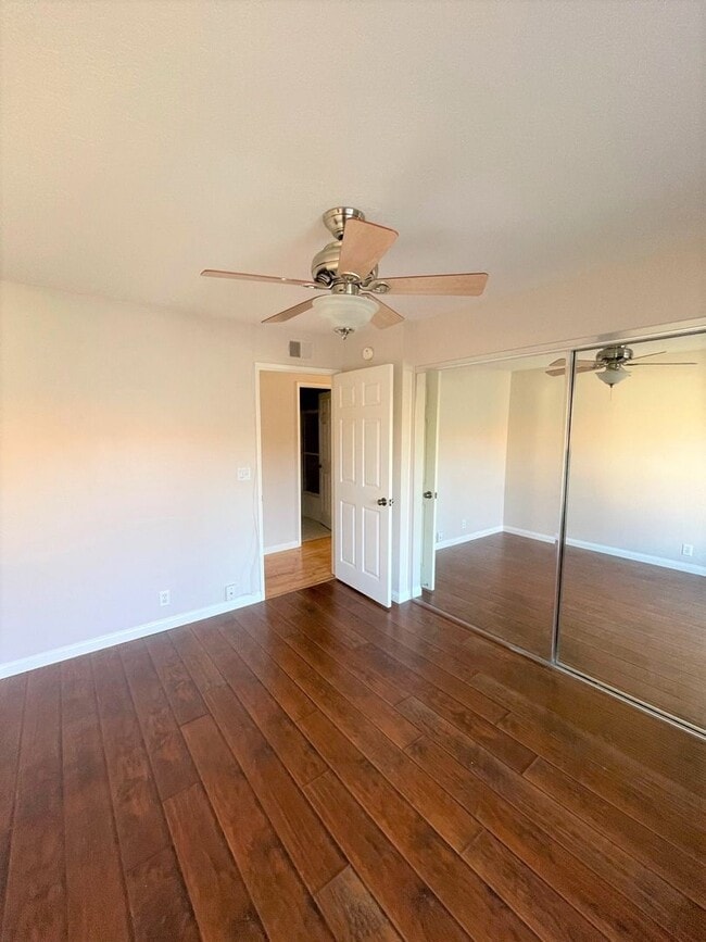 Building Photo - Updated Parkside Condo with Large Deck!