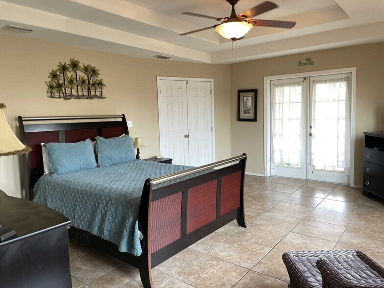 Building Photo - 126 Pike St