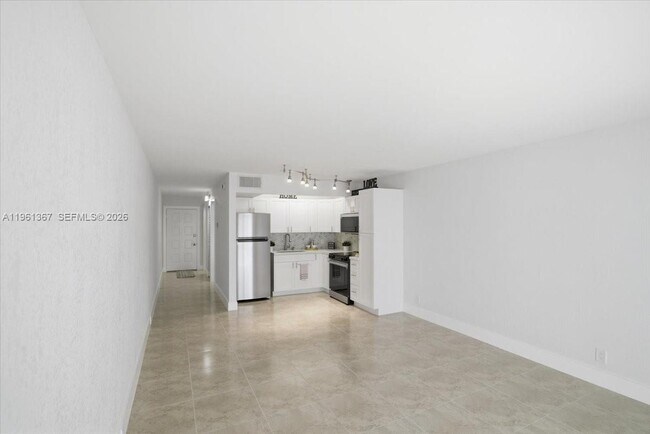 Building Photo - 1400 SW 124th Terrace