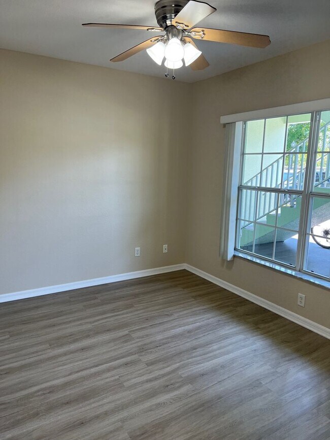 Building Photo - 2160 Heron Lake Dr