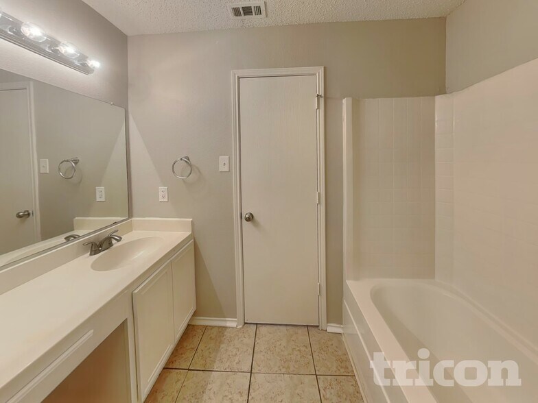 Building Photo - 7422 Amber Dr