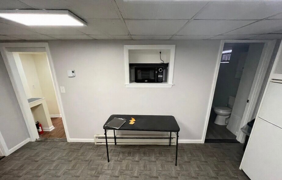 Building Photo - 10 Wallace St