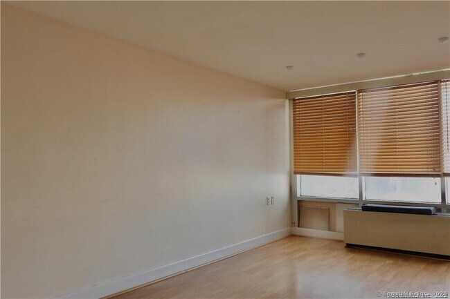 Building Photo - 60 Strawberry Hill Ave