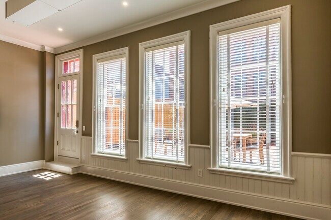 Building Photo - 227 W Fayette St