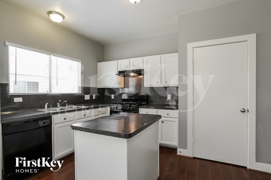 Building Photo - 419 Laurel Sage Dr