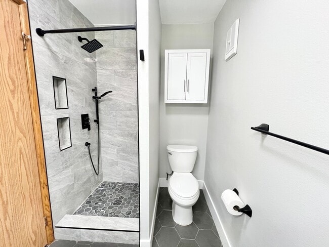 Building Photo - Spacious 2 Bedroom, 2 Bath Condo in Desira...