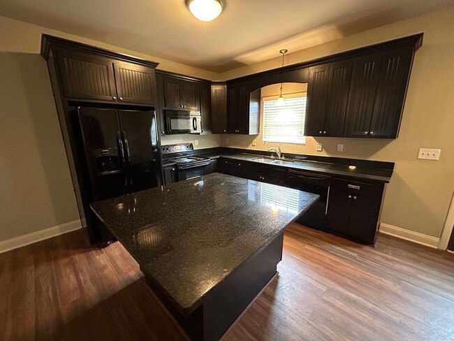 Building Photo - PRE-LEASING FOR AUGUST 2026!