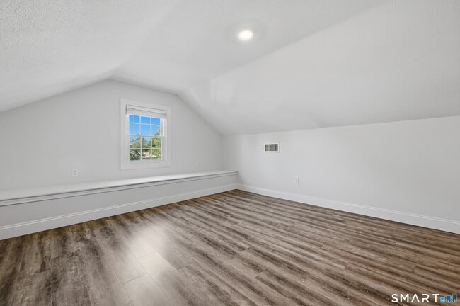 Building Photo - 111 Laurel Ct