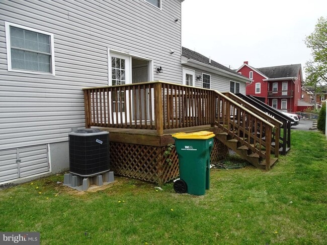 Building Photo - 10 Fairview Ave