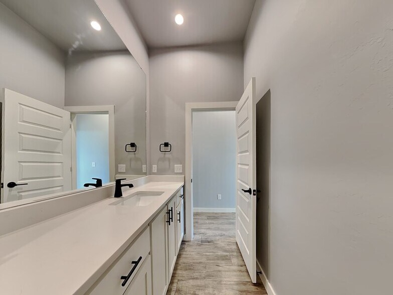 Building Photo - 312 W 3rd St