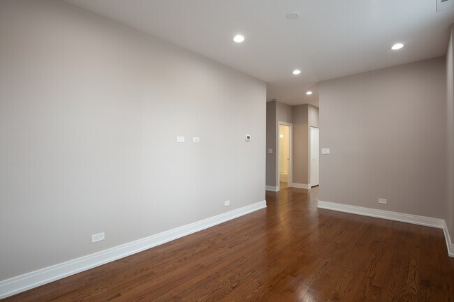 Building Photo - 2340 W 21st St