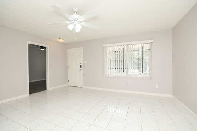 Building Photo - 3 bedroom 1.5 bathroom now available.