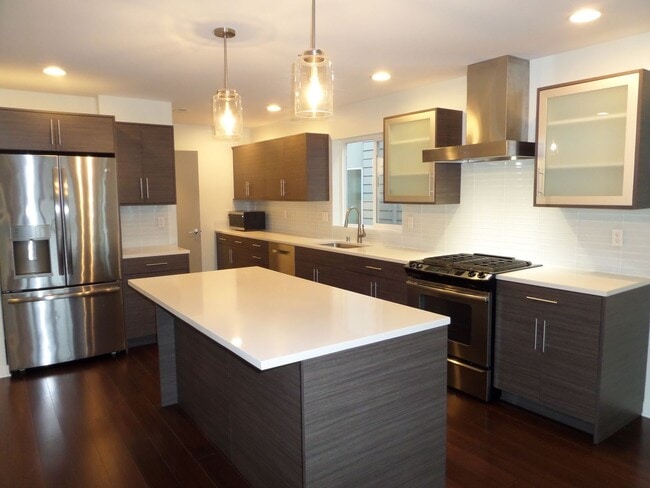 Building Photo - Immaculate and LARGE 4-Bedroom Home in Unb...