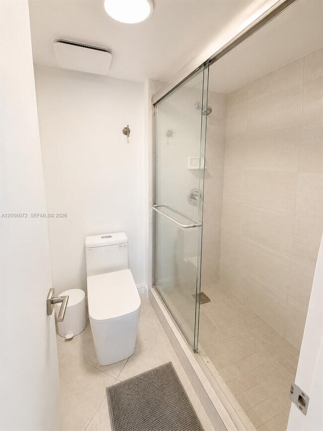 Building Photo - 5838 Collins Ave