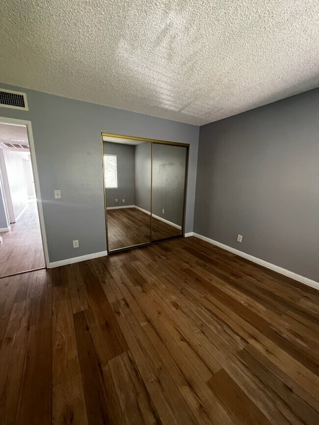 Building Photo - 301 Brookside Ln
