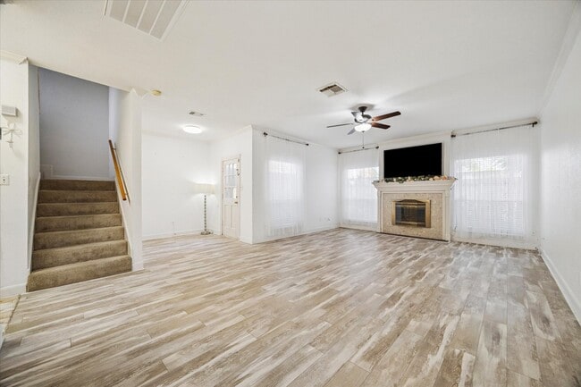 Building Photo - 880 Tully St