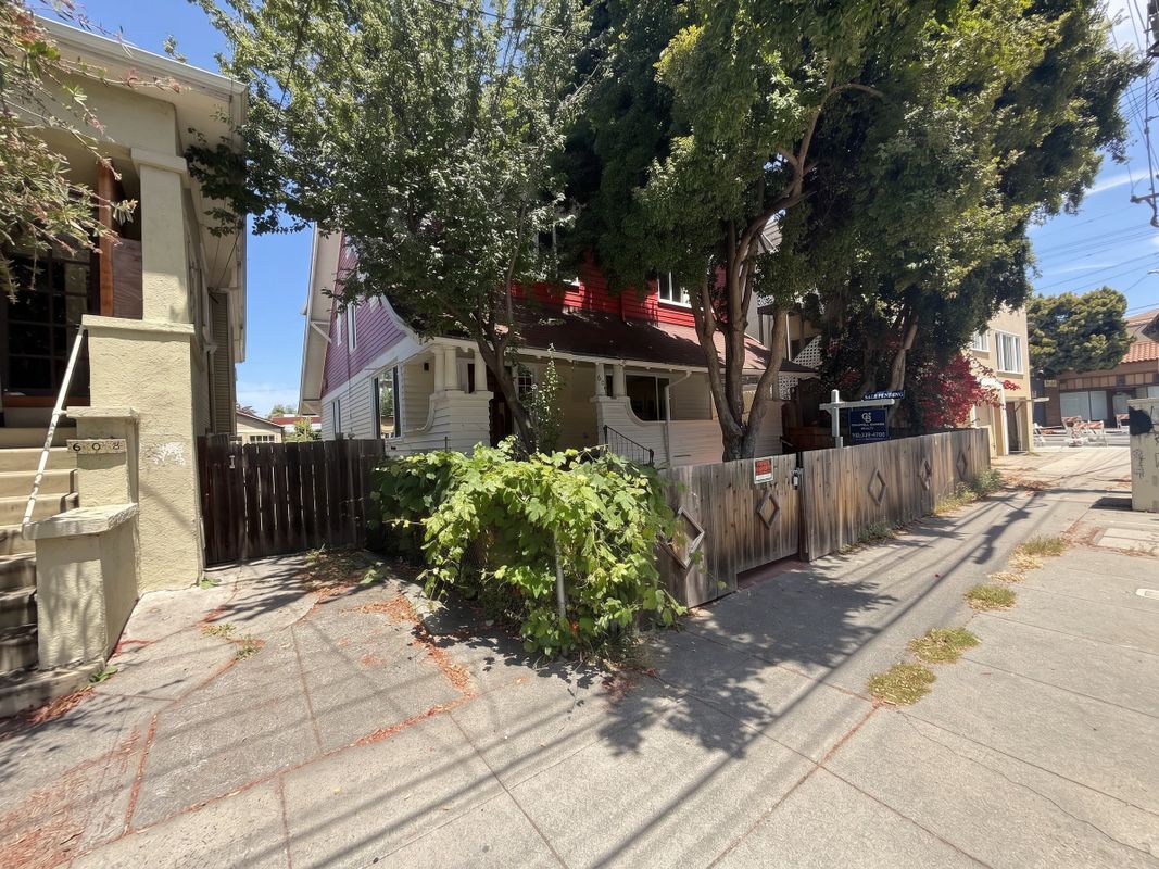 Building Photo - 604 56th St