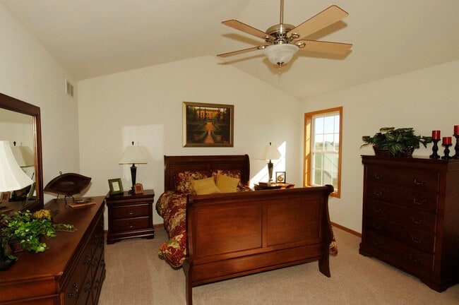 Building Photo - 641 Bear Claw Way