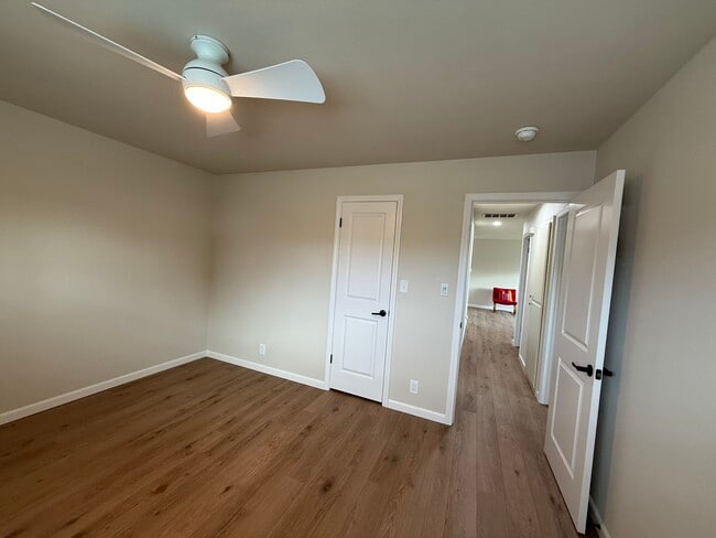 Building Photo - 1127 Dover Dr