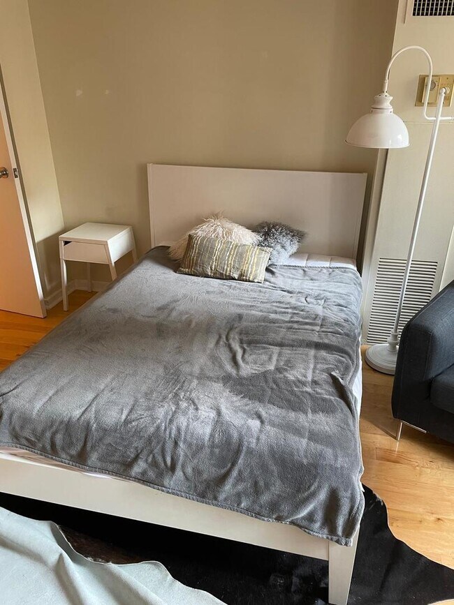 Building Photo - 40 E 9th St