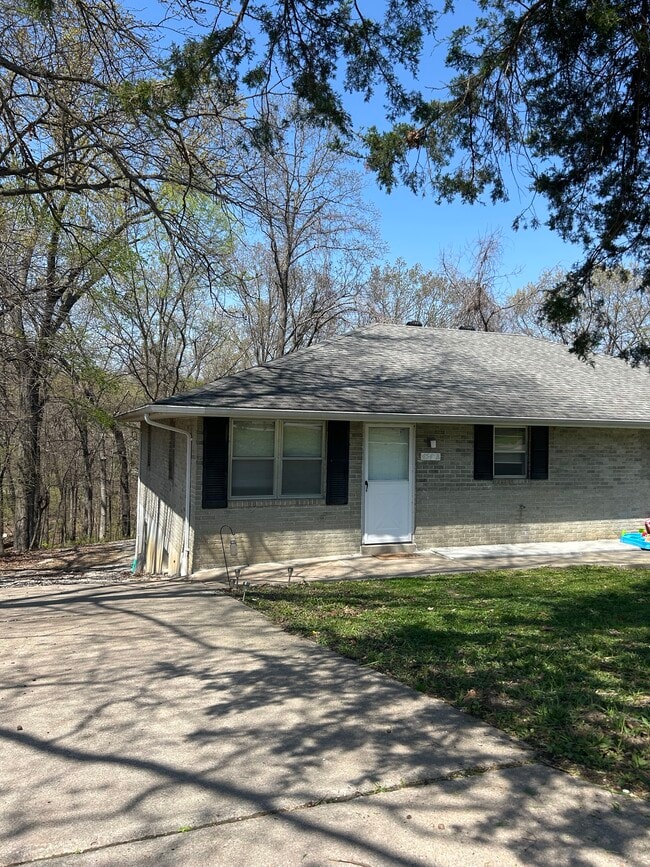 Building Photo - 454 Hutton Ln