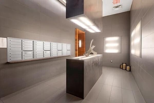 Building Photo - 305 W 16th St